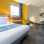 Hotel H85 *