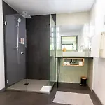 H85 Hotel *