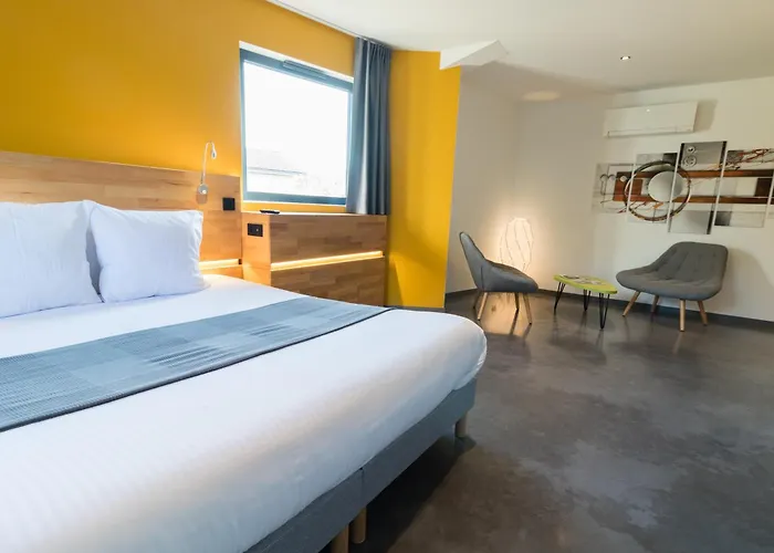 Hotel H85 *