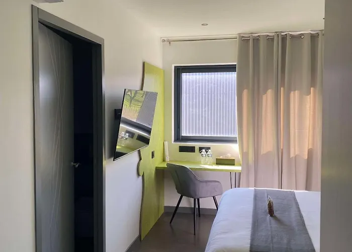H85 Hotel *